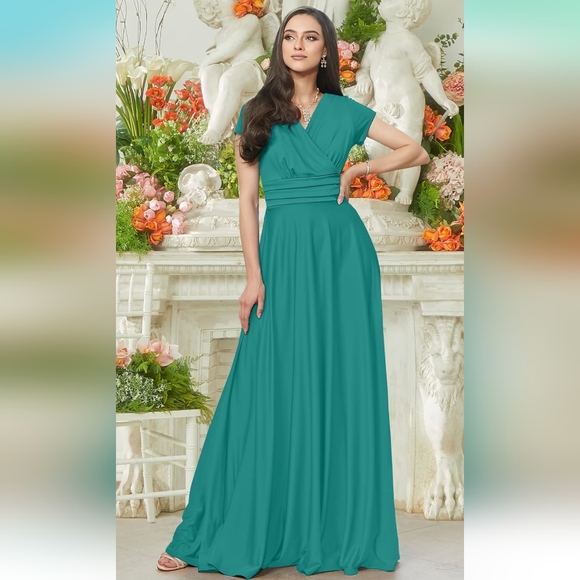 *NWT* Cap Sleeve Flowy Cocktail Gown - Picture 3 of 4